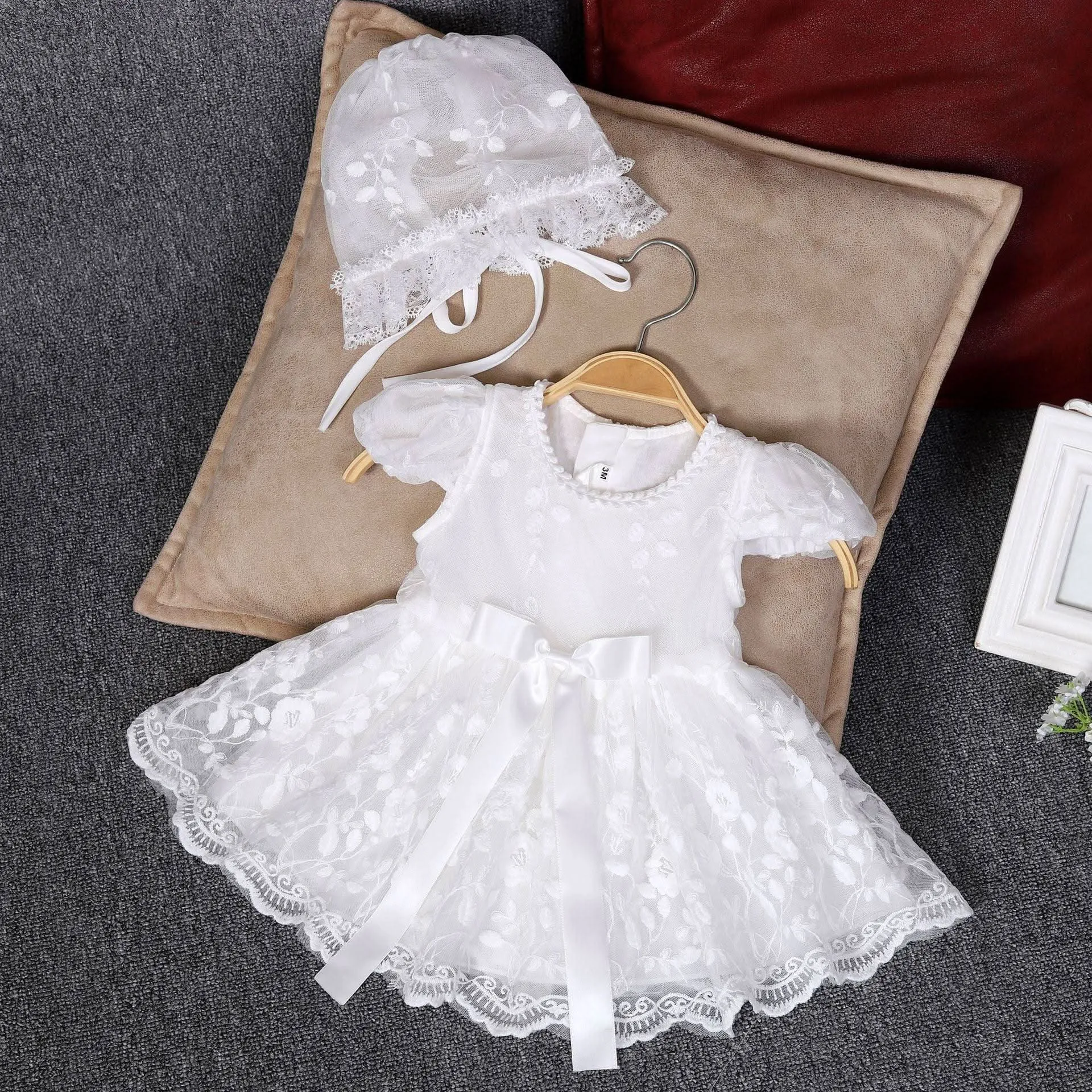 New Baby Elegant Lace Full Moon Birthday Party Evening Dress with Bow Cute Short Sleeve White Puff Dress Hat